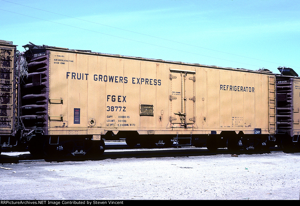 Fruit Growers Express iced reefer FGEX #38772